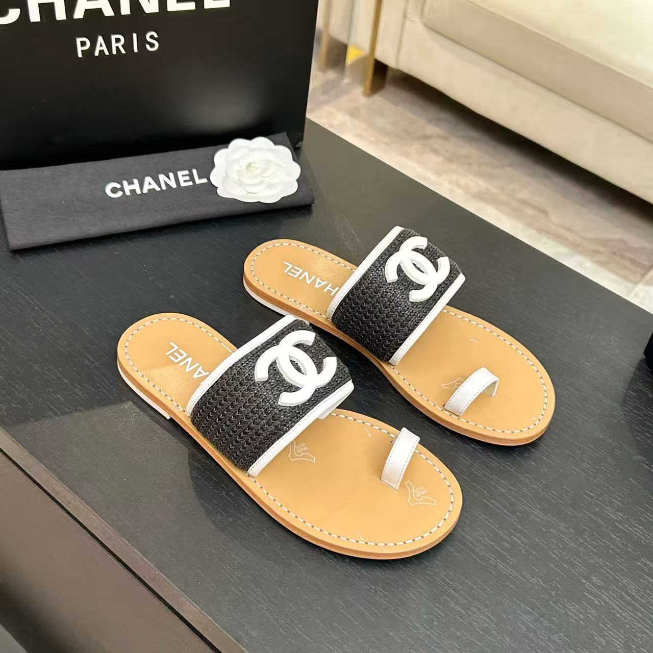 Chanel Slippers Women(AAA)-070