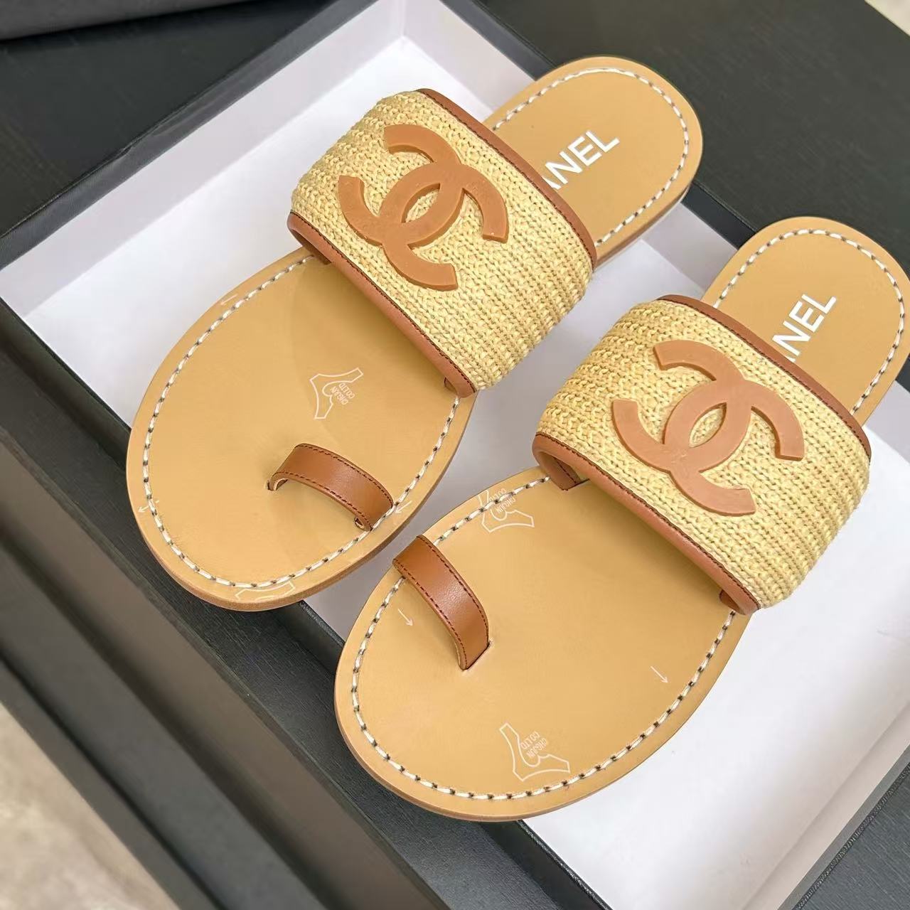 Chanel Slippers Women(AAA)-071