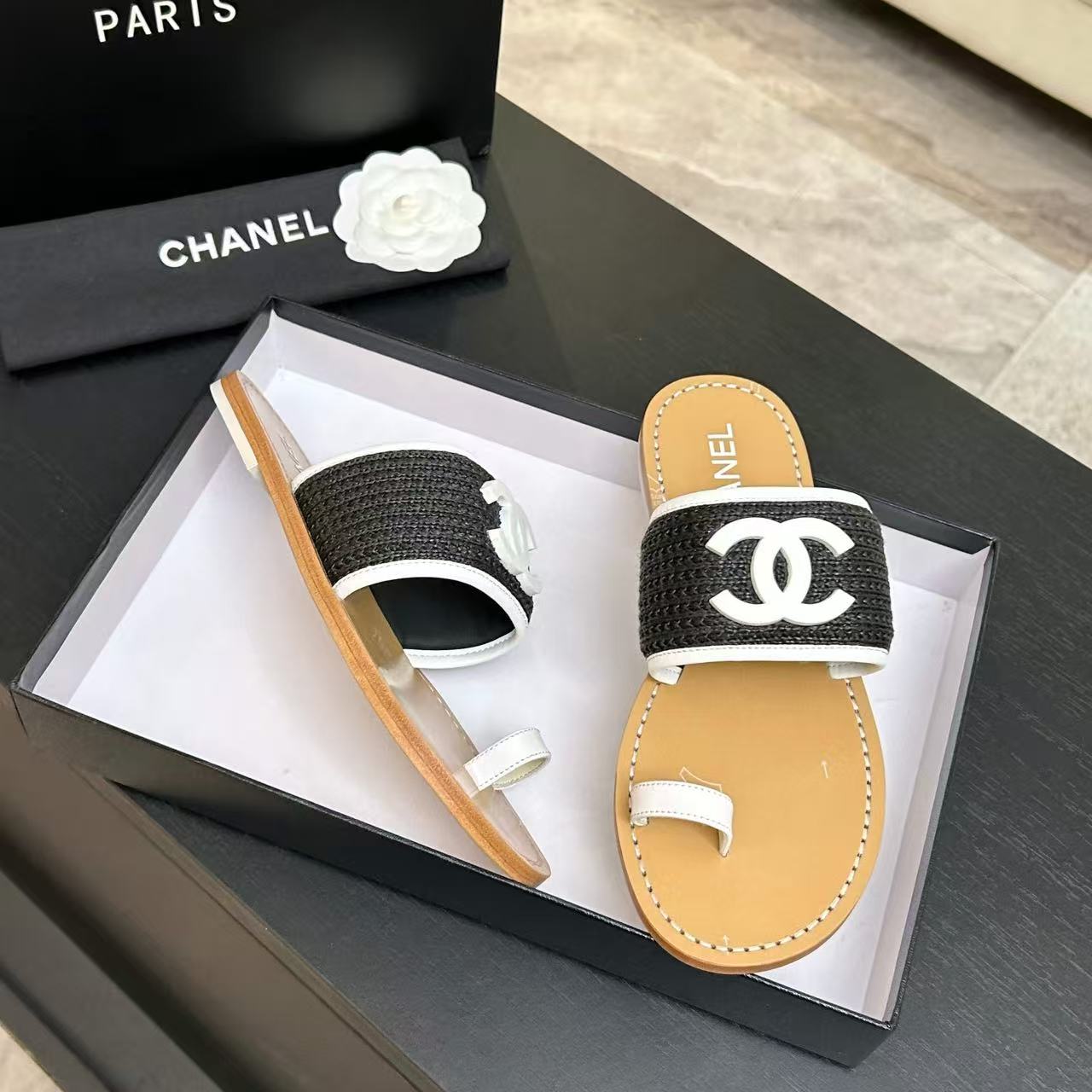 Chanel Slippers Women(AAA)-070