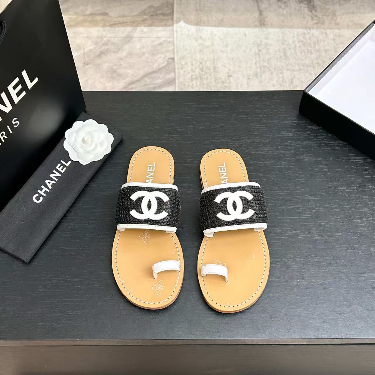 Chanel Slippers Women(AAA)-070
