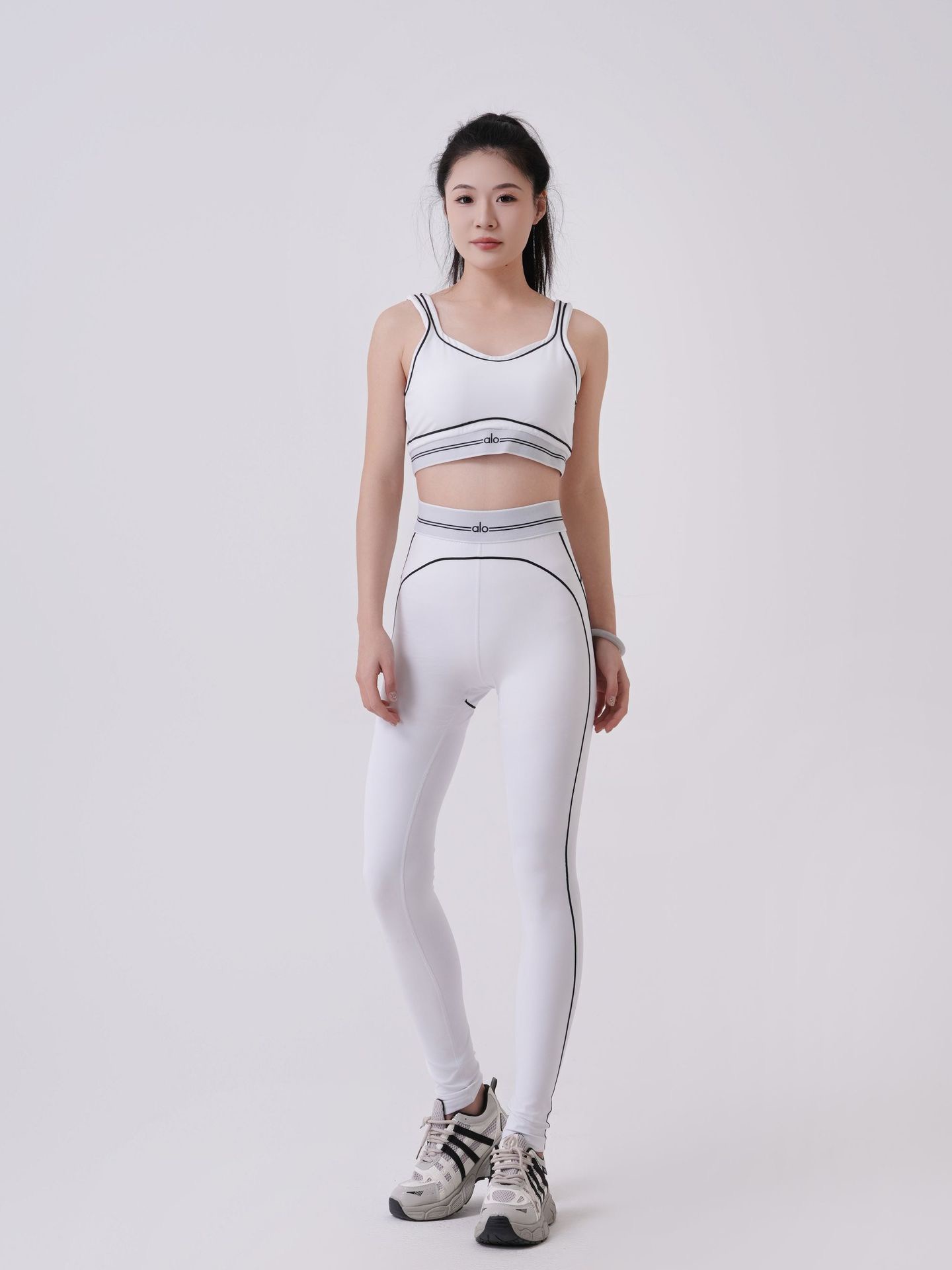 Alo Yoga Suits-002
