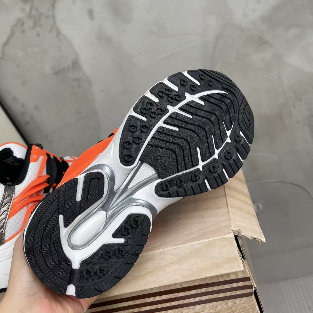 Pharrell Williams x adidas Adistar Jellyfish-001