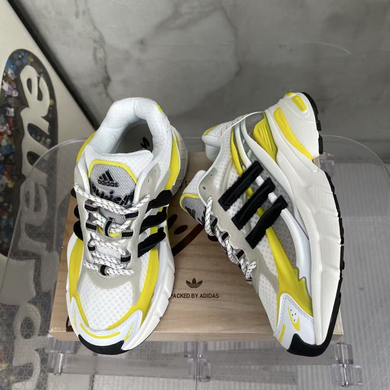 Pharrell Williams x adidas Adistar Jellyfish-003