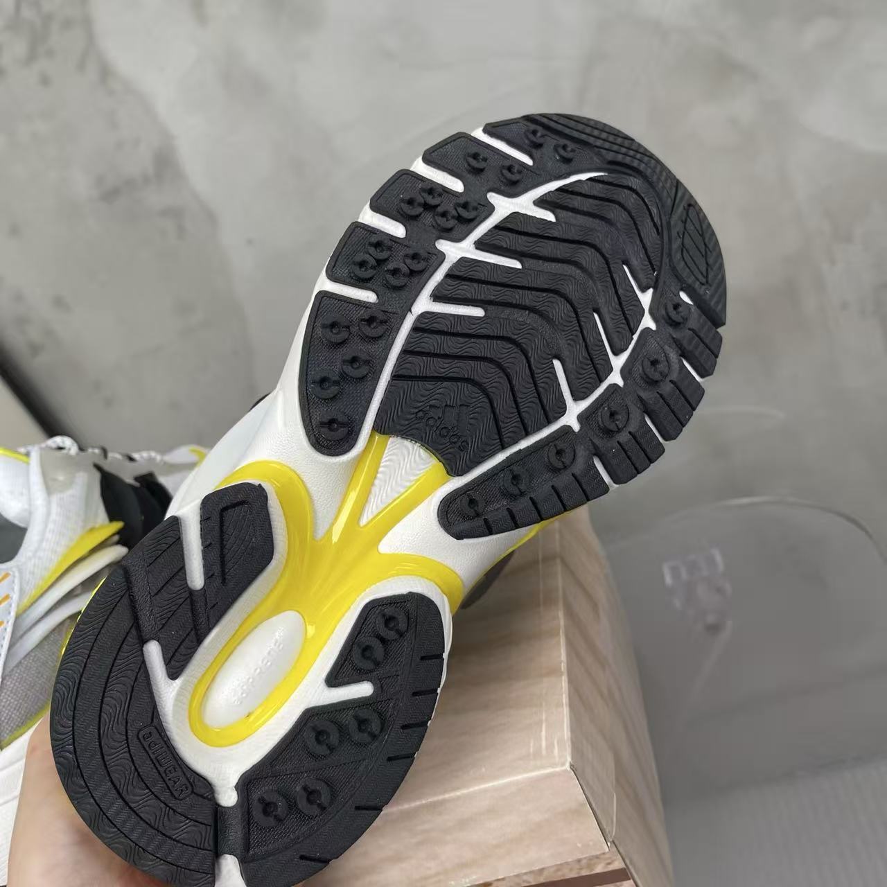Pharrell Williams x adidas Adistar Jellyfish-003