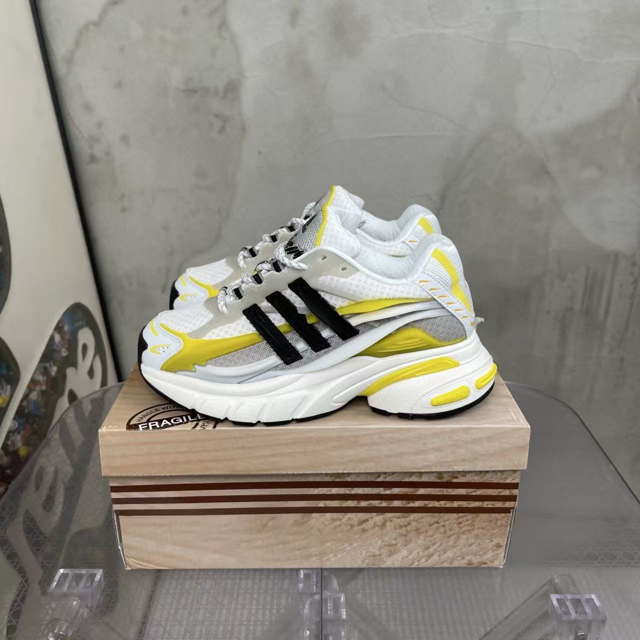 Pharrell Williams x adidas Adistar Jellyfish-003