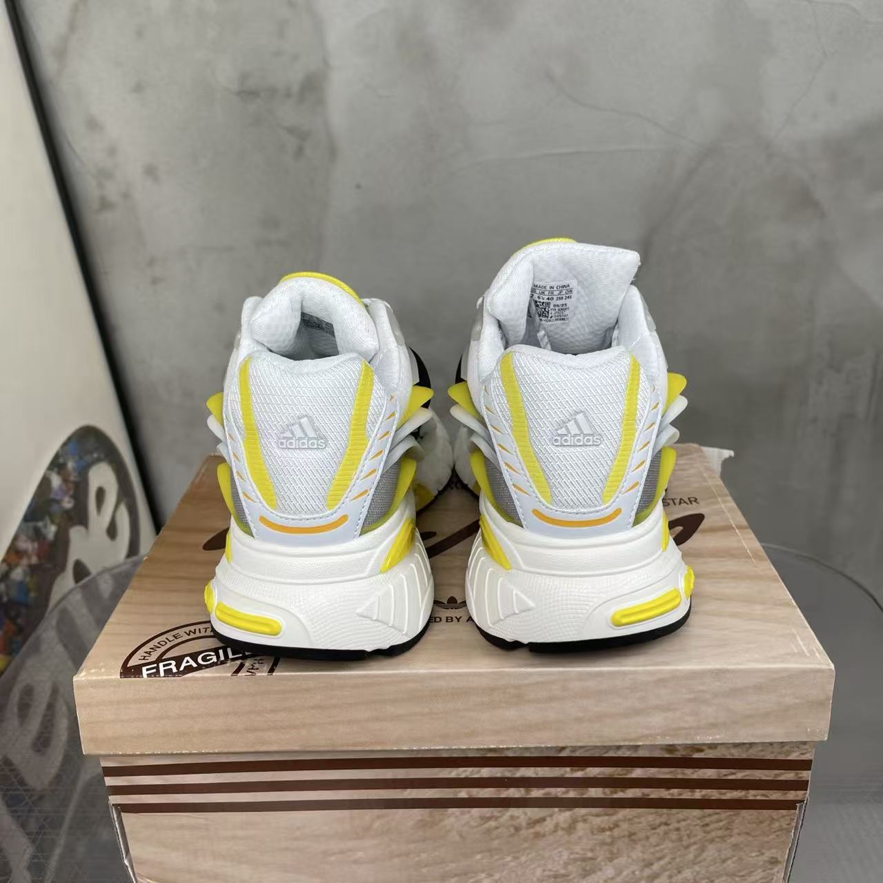 Pharrell Williams x adidas Adistar Jellyfish-003