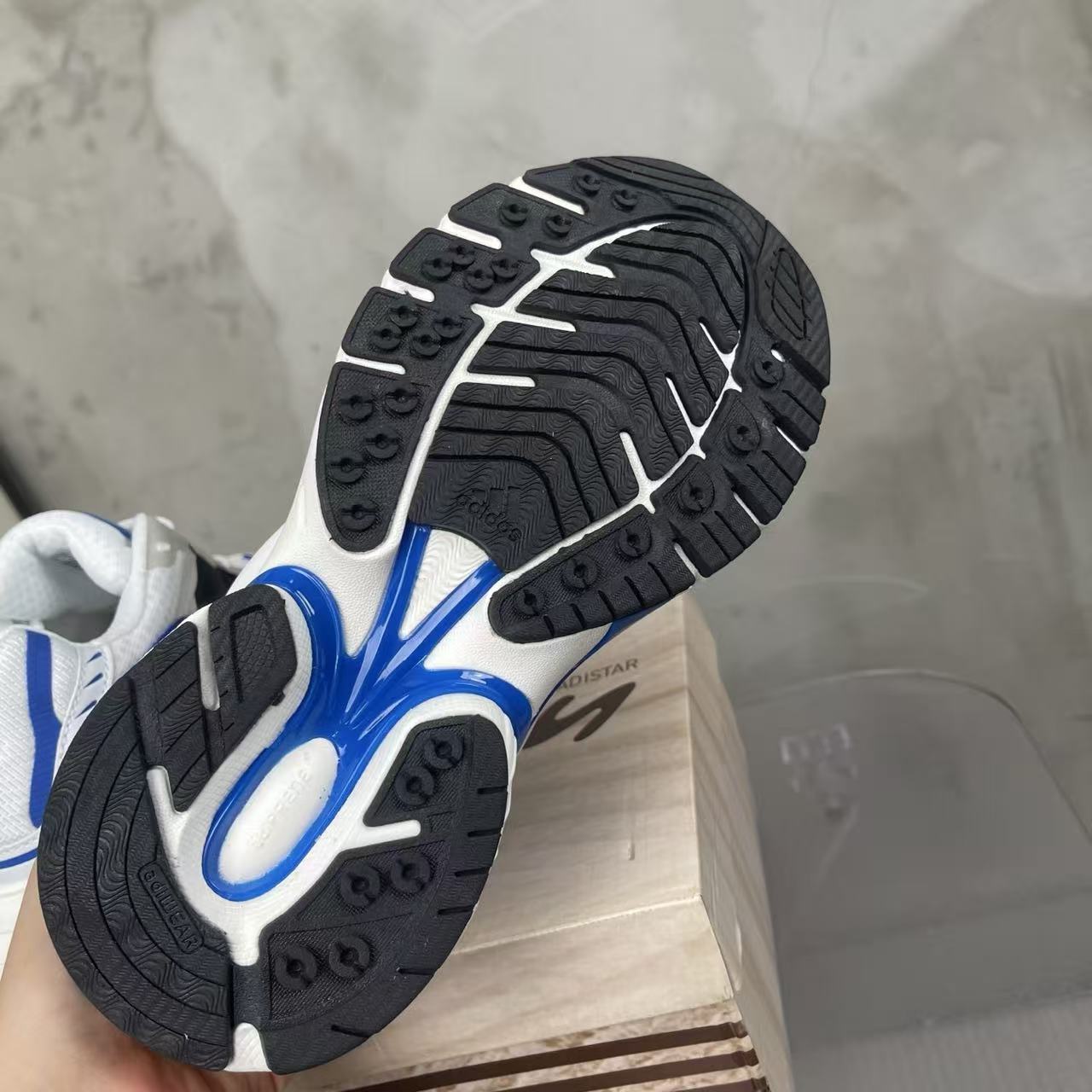 Pharrell Williams x adidas Adistar Jellyfish-004