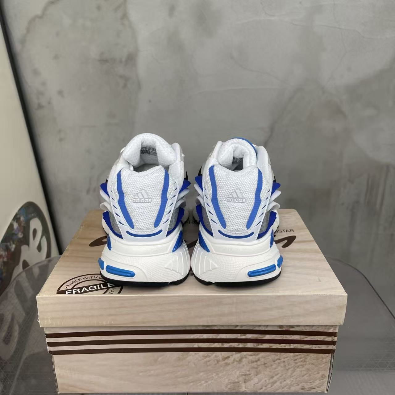 Pharrell Williams x adidas Adistar Jellyfish-004