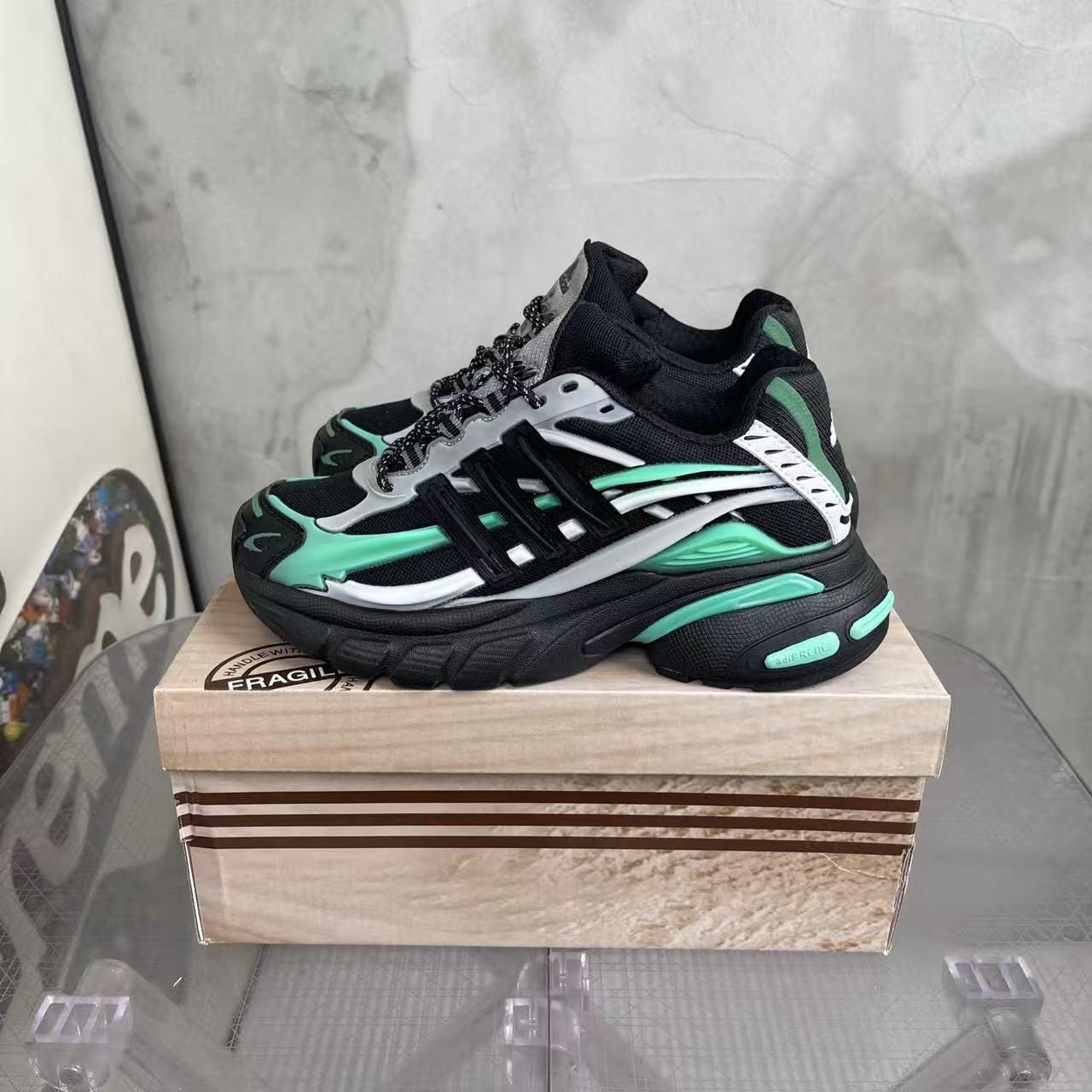 Pharrell Williams x adidas Adistar Jellyfish-011