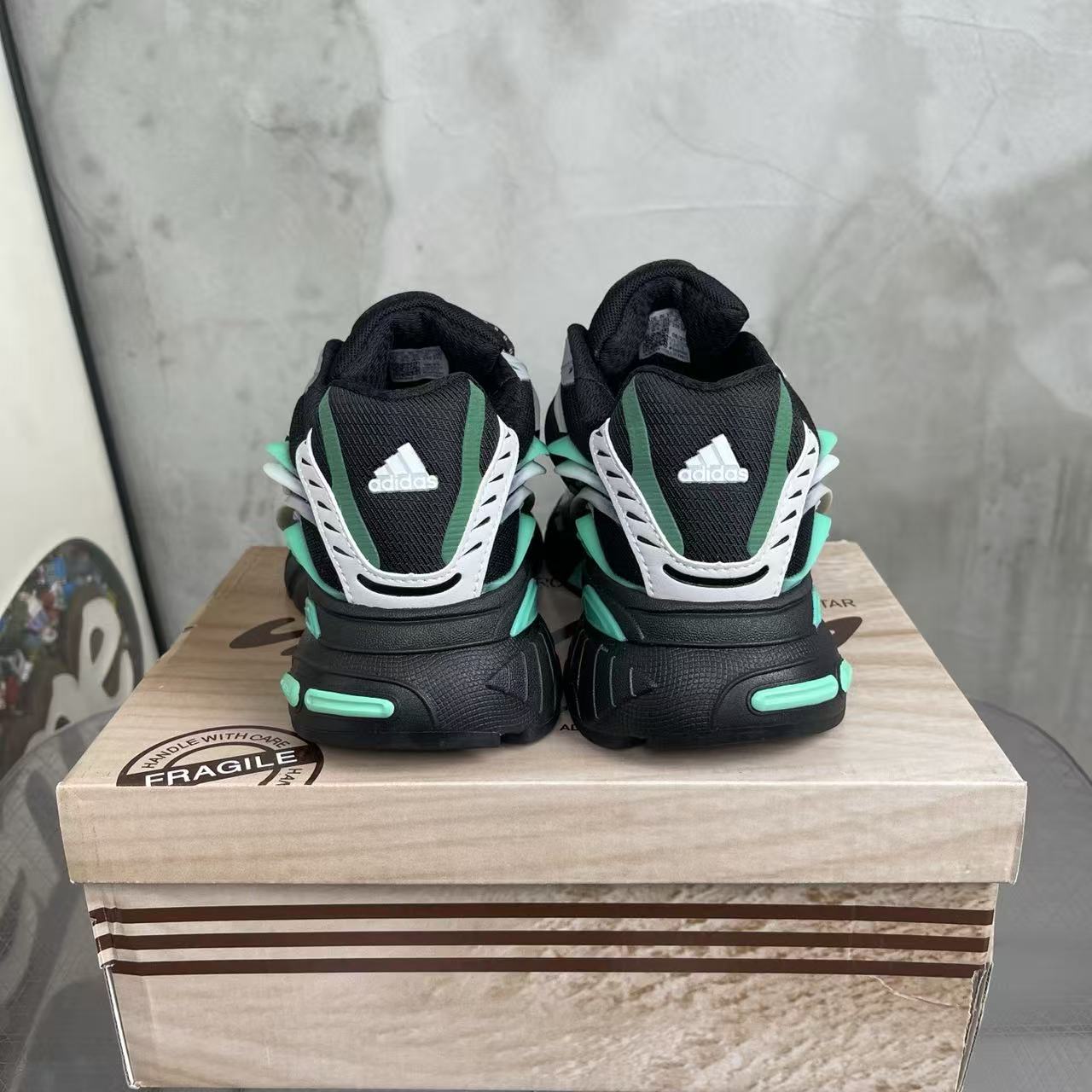 Pharrell Williams x adidas Adistar Jellyfish-011