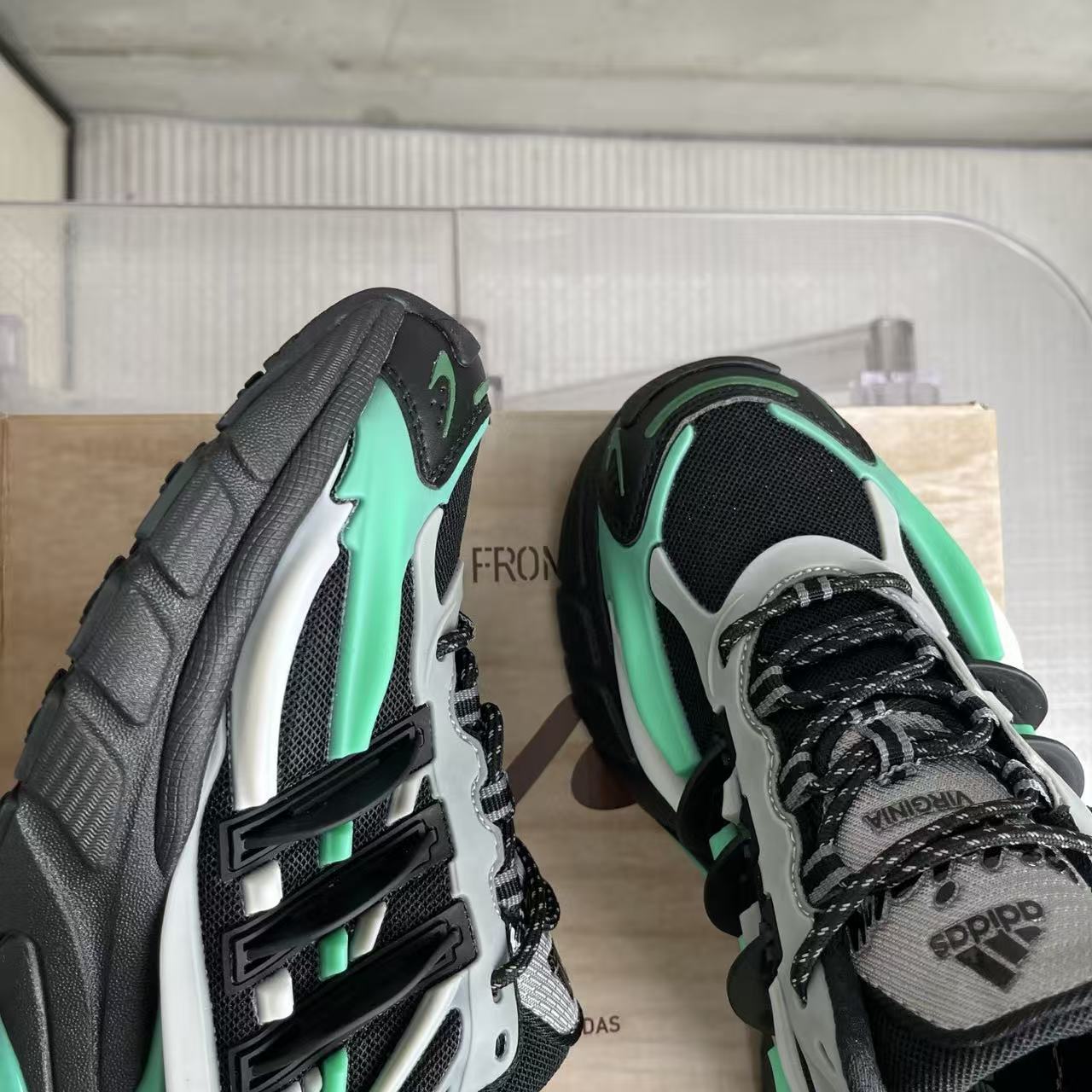 Pharrell Williams x adidas Adistar Jellyfish-011