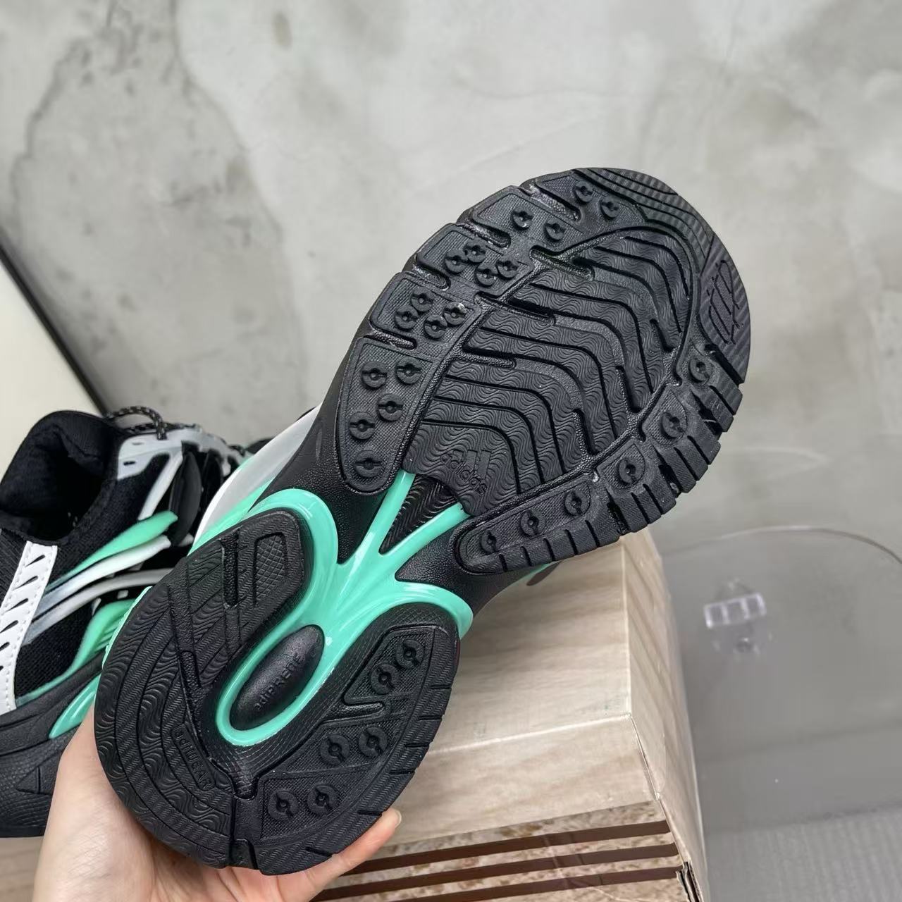 Pharrell Williams x adidas Adistar Jellyfish-011