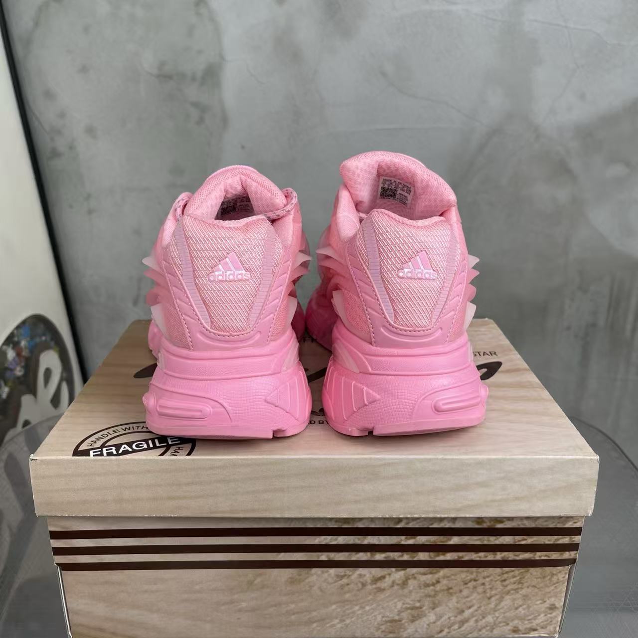 Pharrell Williams x adidas Adistar Jellyfish-012