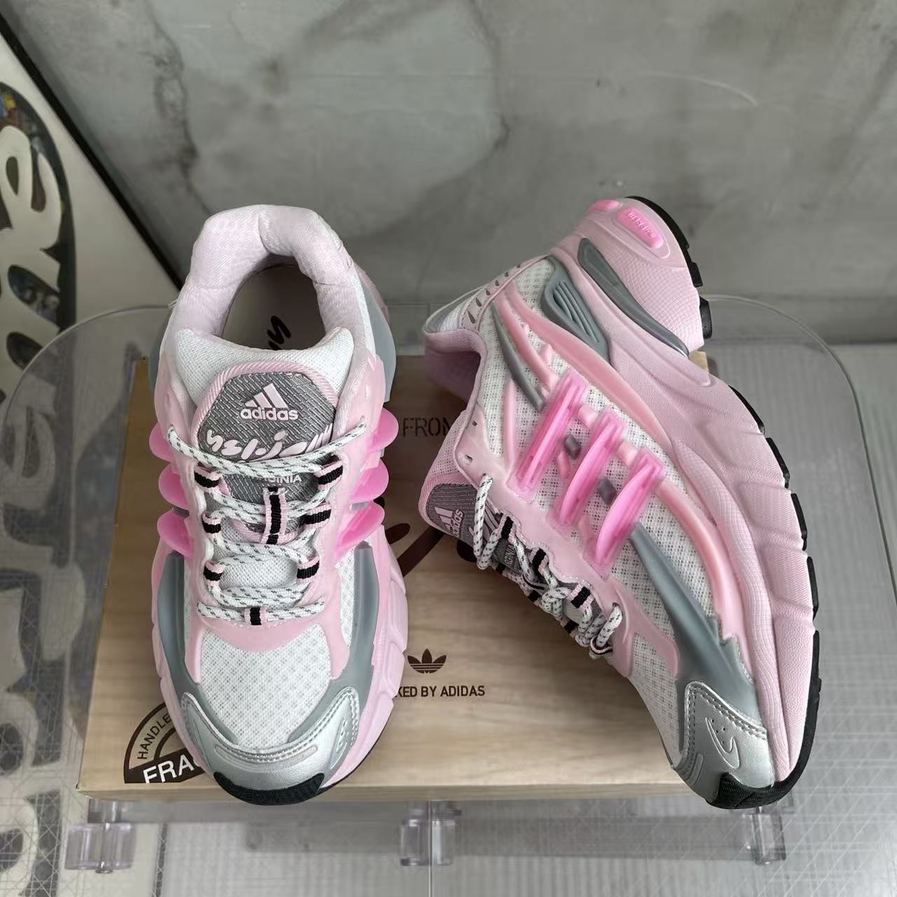 Pharrell Williams x adidas Adistar Jellyfish-014