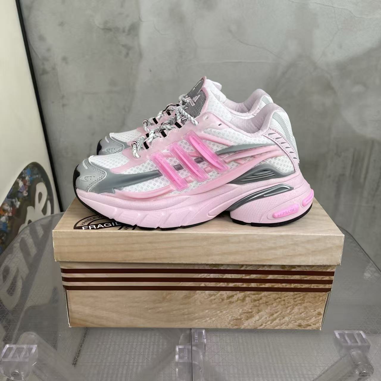 Pharrell Williams x adidas Adistar Jellyfish-014