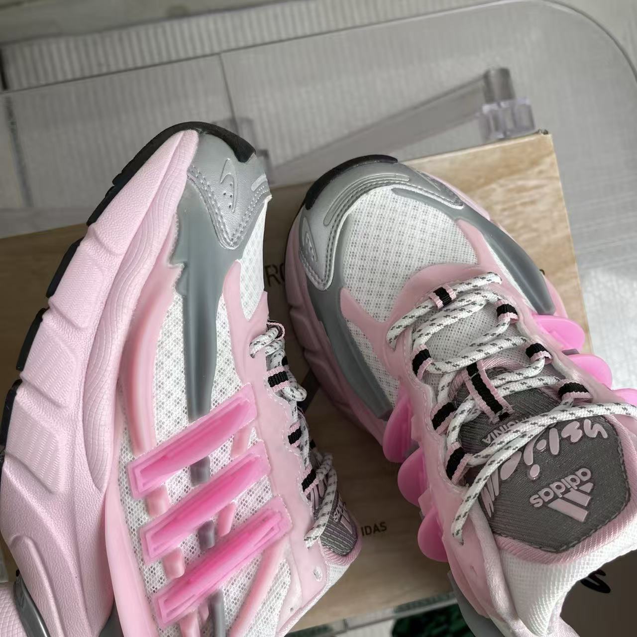 Pharrell Williams x adidas Adistar Jellyfish-014