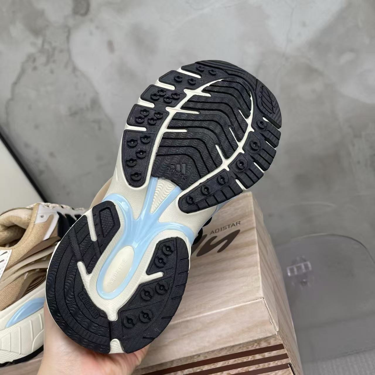 Pharrell Williams x adidas Adistar Jellyfish-017