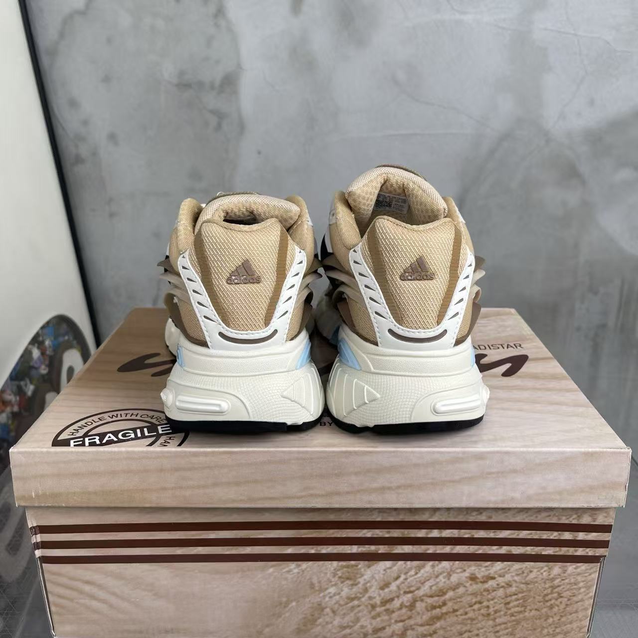 Pharrell Williams x adidas Adistar Jellyfish-017