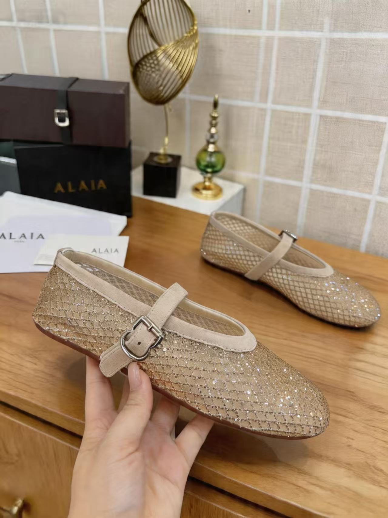 Alaia Shoes AAA(Women)-001