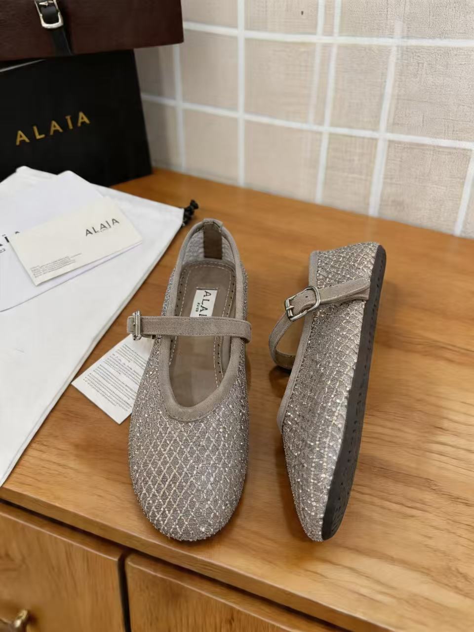 Alaia Shoes AAA(Women)-003