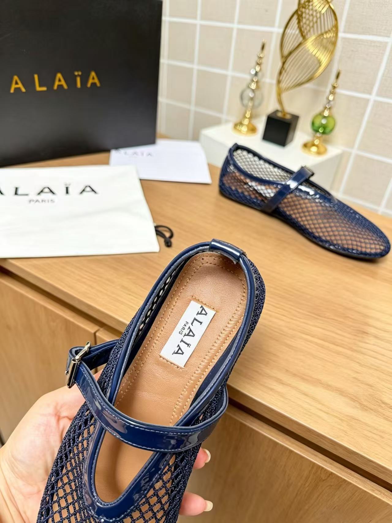 Alaia Shoes AAA(Women)-007