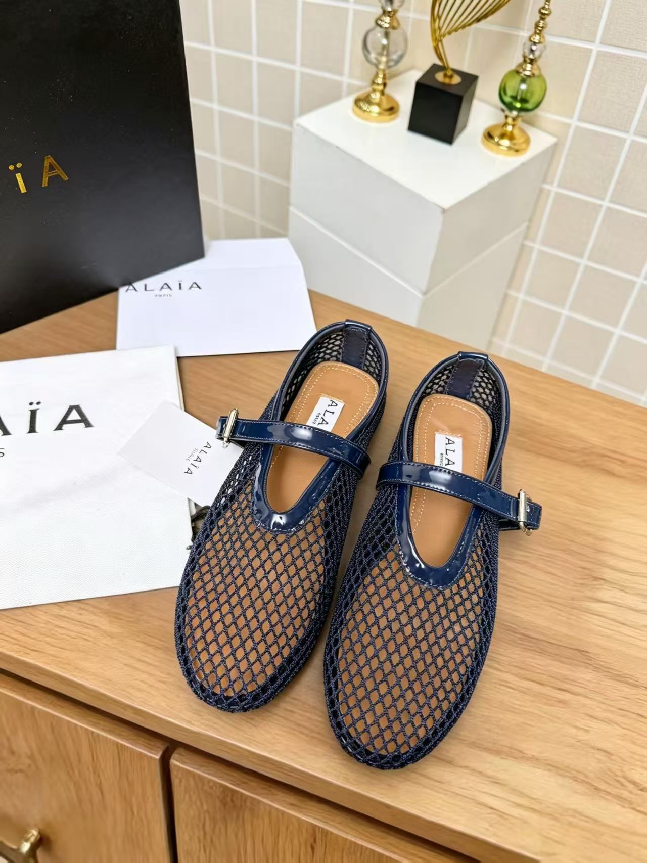 Alaia Shoes AAA(Women)-007