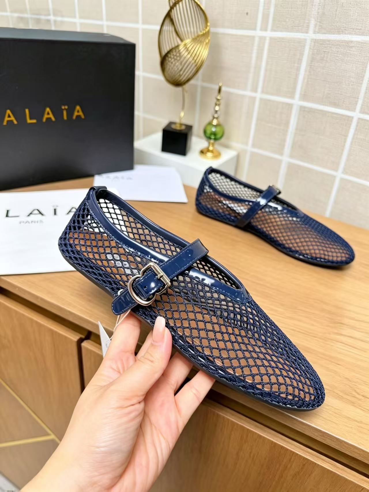 Alaia Shoes AAA(Women)-007
