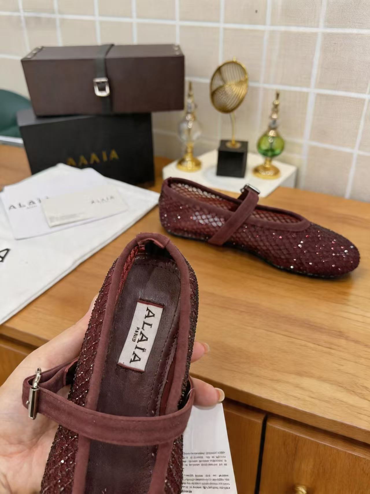Alaia Shoes AAA(Women)-002