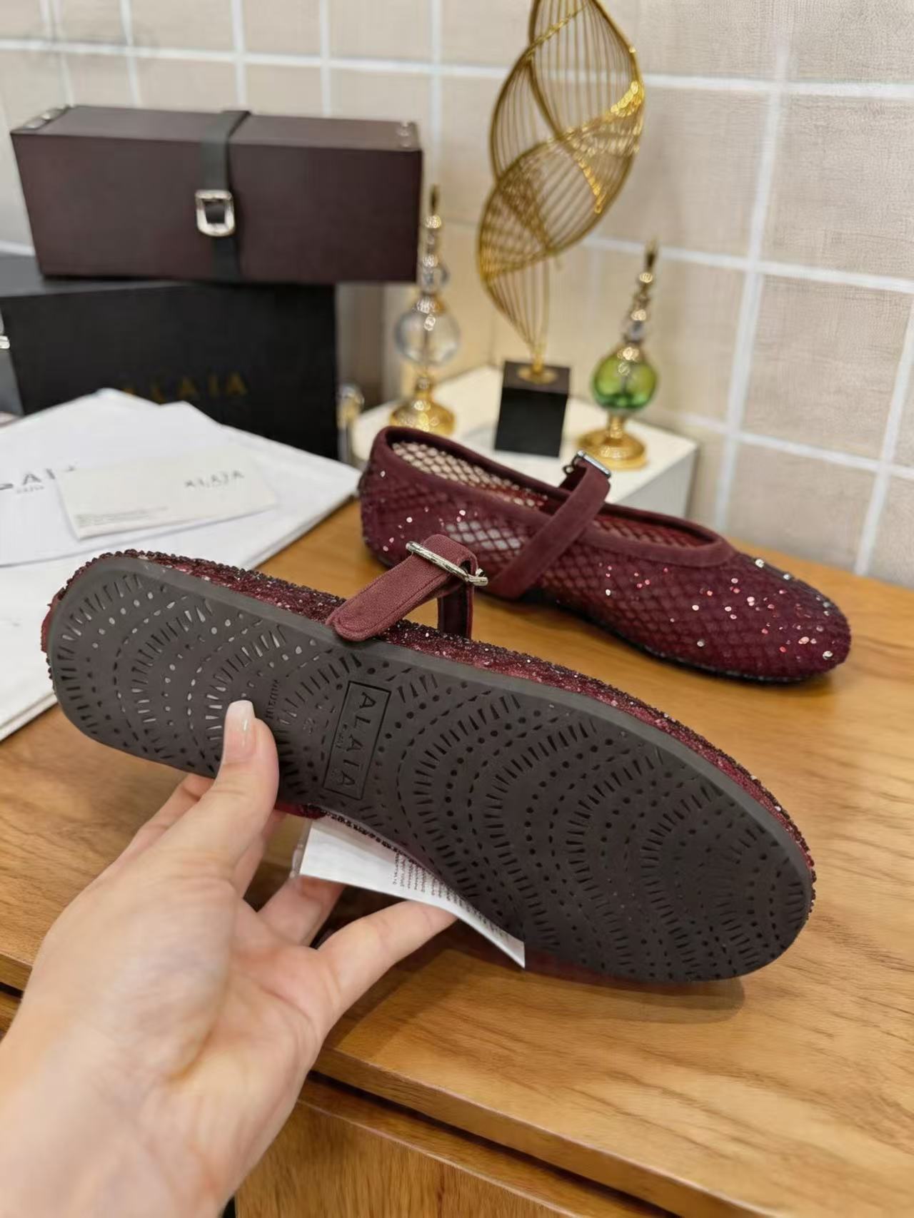 Alaia Shoes AAA(Women)-002