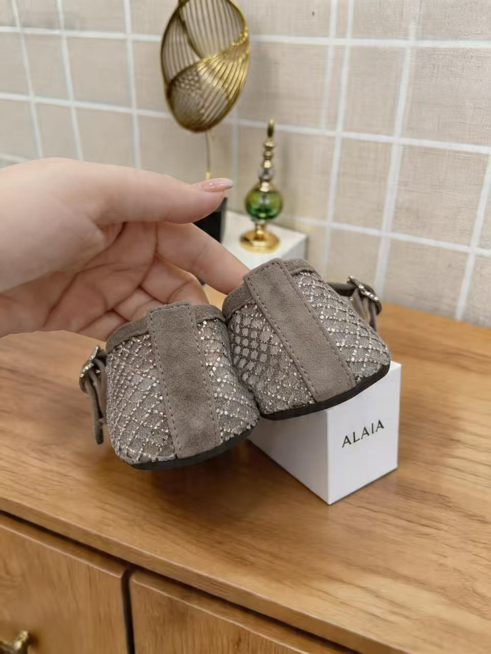 Alaia Shoes AAA(Women)-003