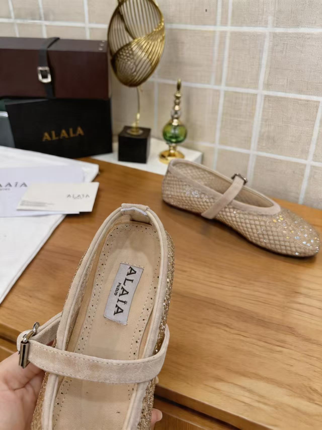 Alaia Shoes AAA(Women)-001