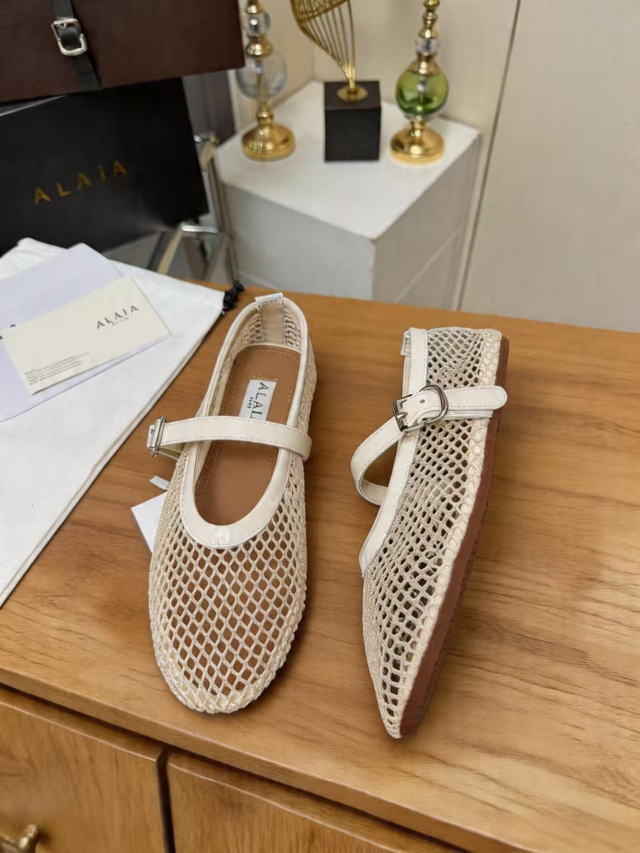 Alaia Shoes AAA(Women)-005