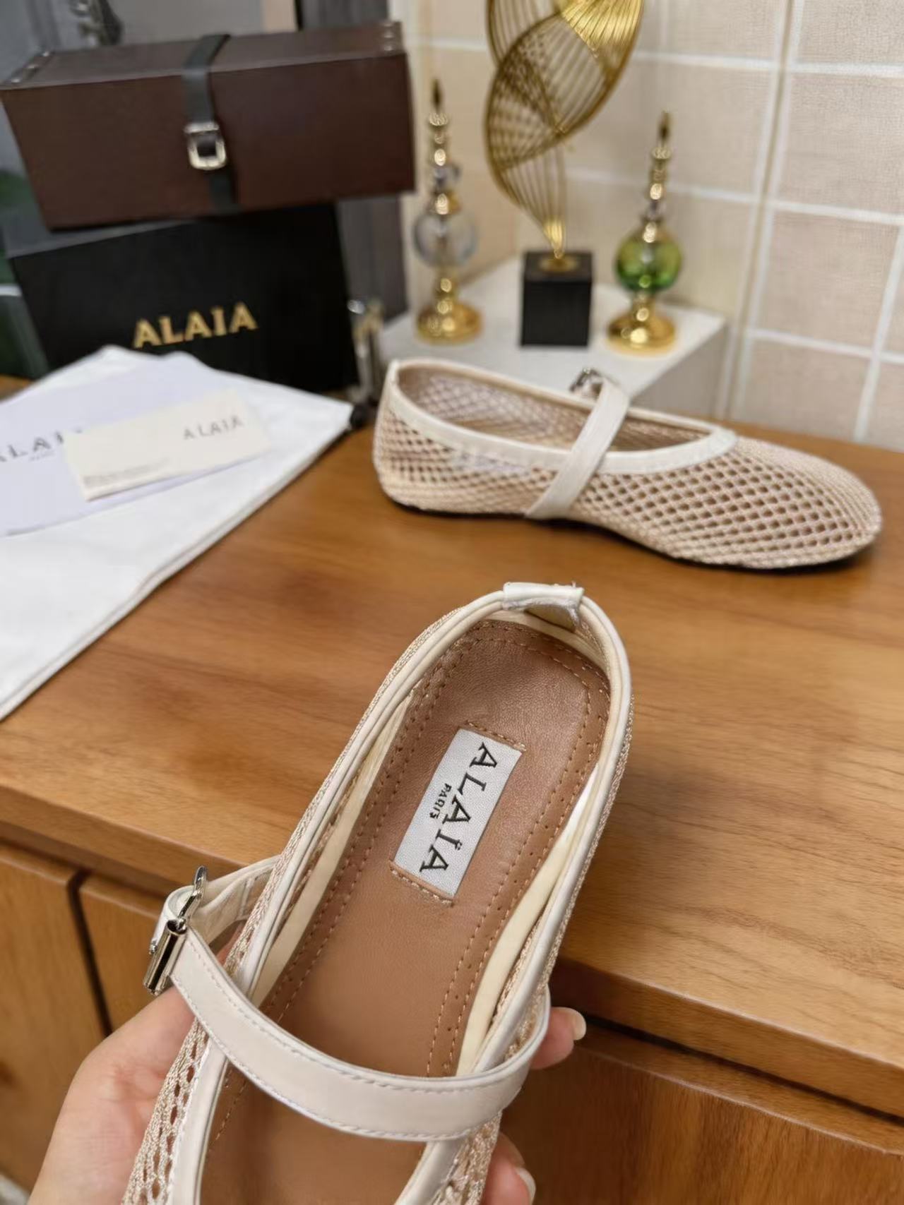 Alaia Shoes AAA(Women)-005