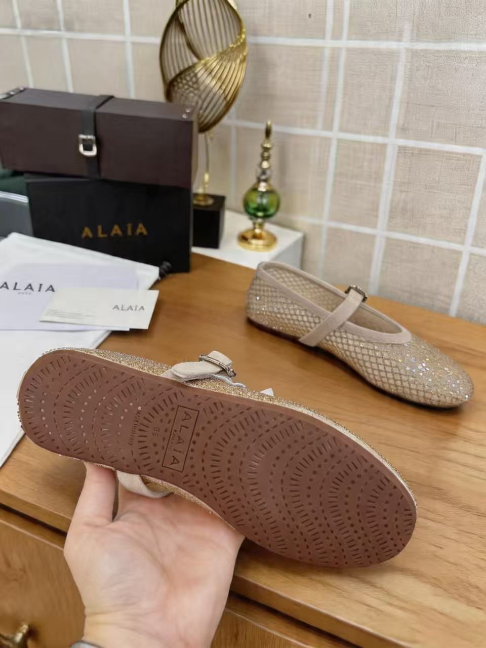 Alaia Shoes AAA(Women)-001