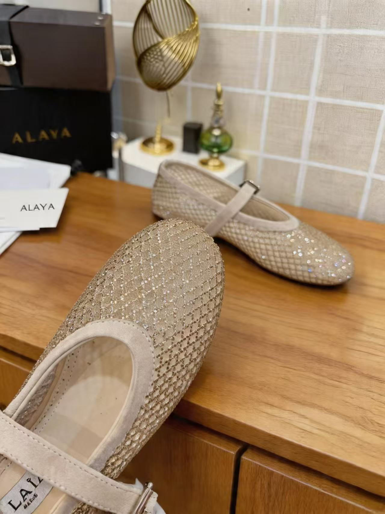 Alaia Shoes AAA(Women)-001