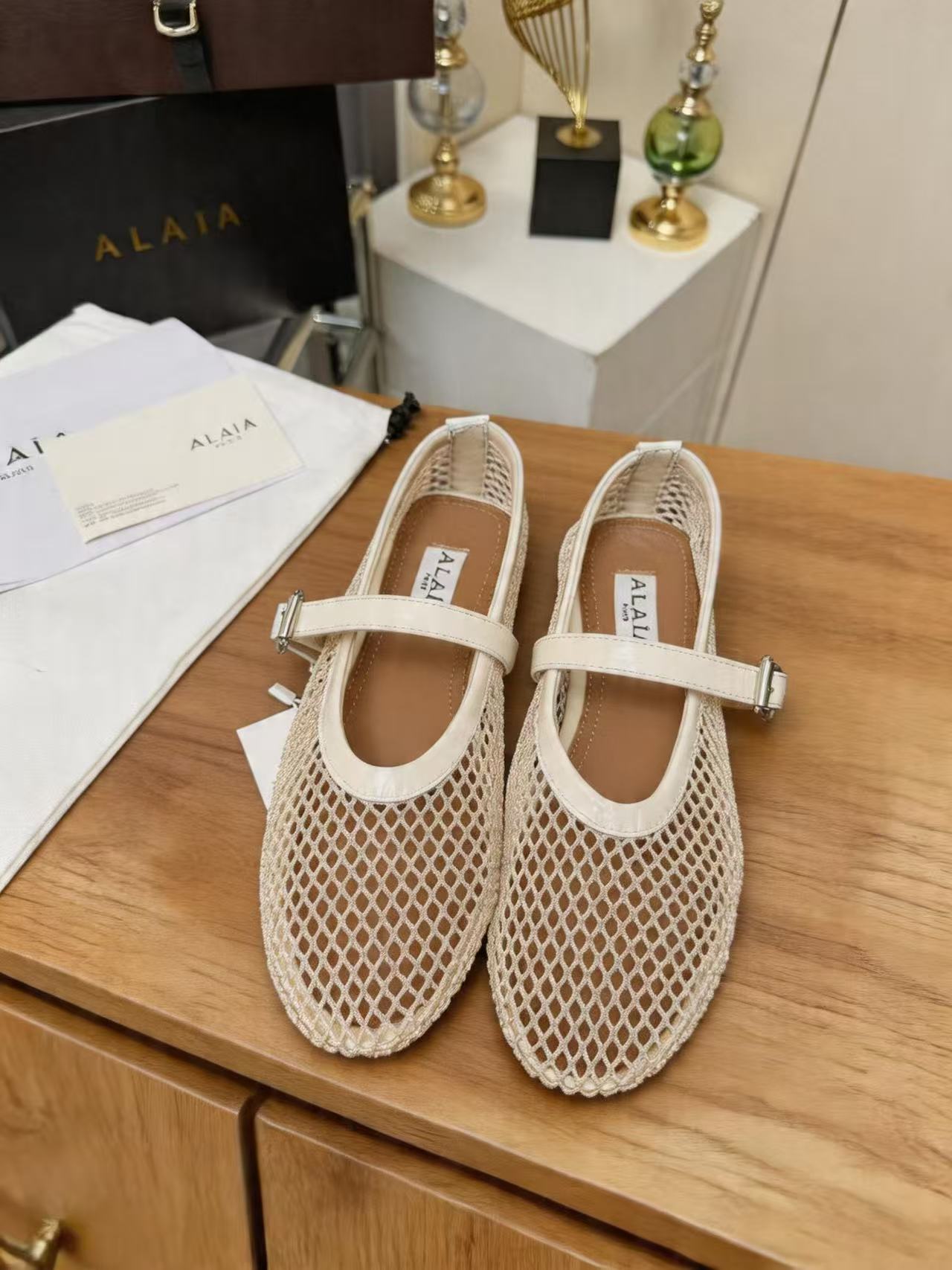 Alaia Shoes AAA(Women)-005