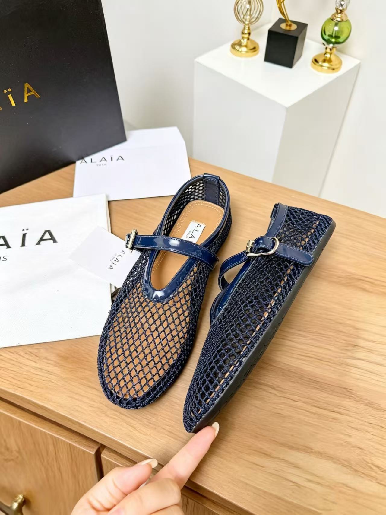 Alaia Shoes AAA(Women)-007