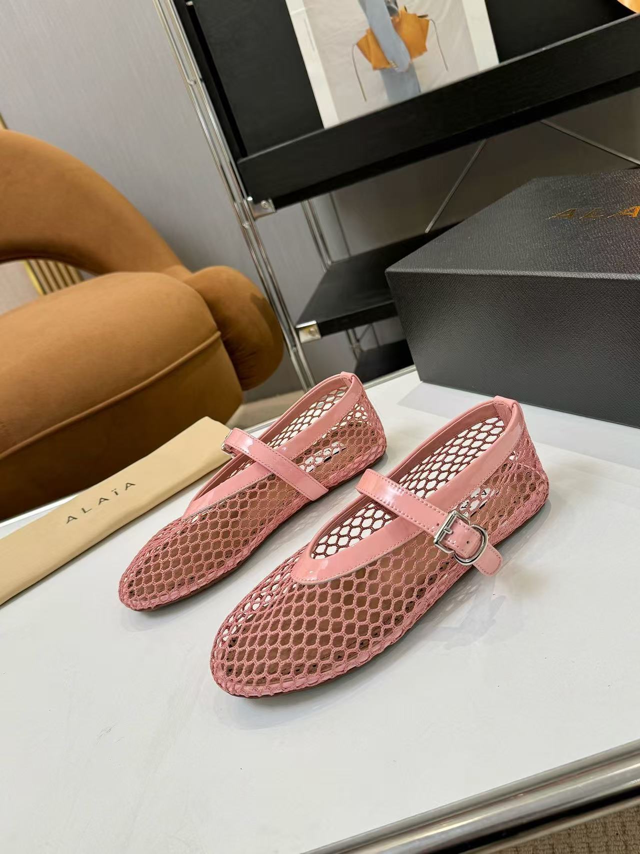 Alaia Shoes AAA(Women)-009