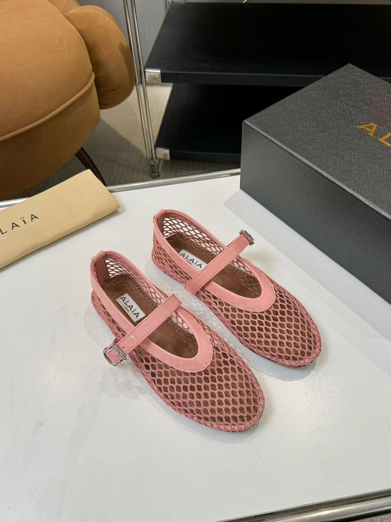 Alaia Shoes AAA(Women)-009