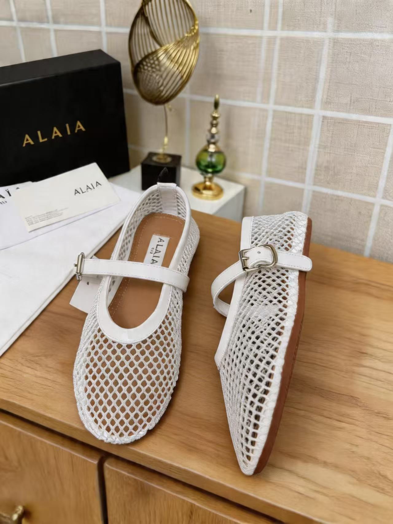 Alaia Shoes AAA(Women)-008