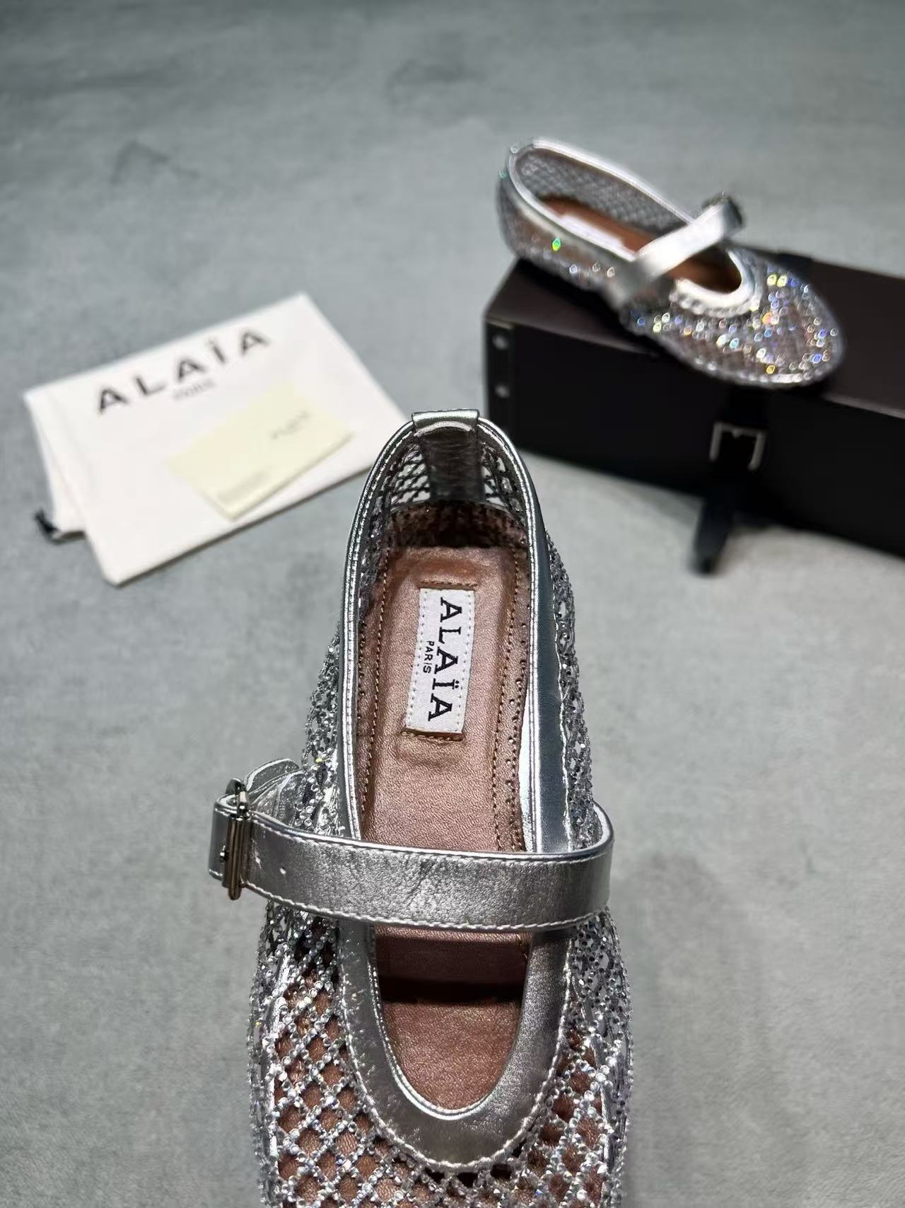 Alaia Shoes AAA(Women)-011