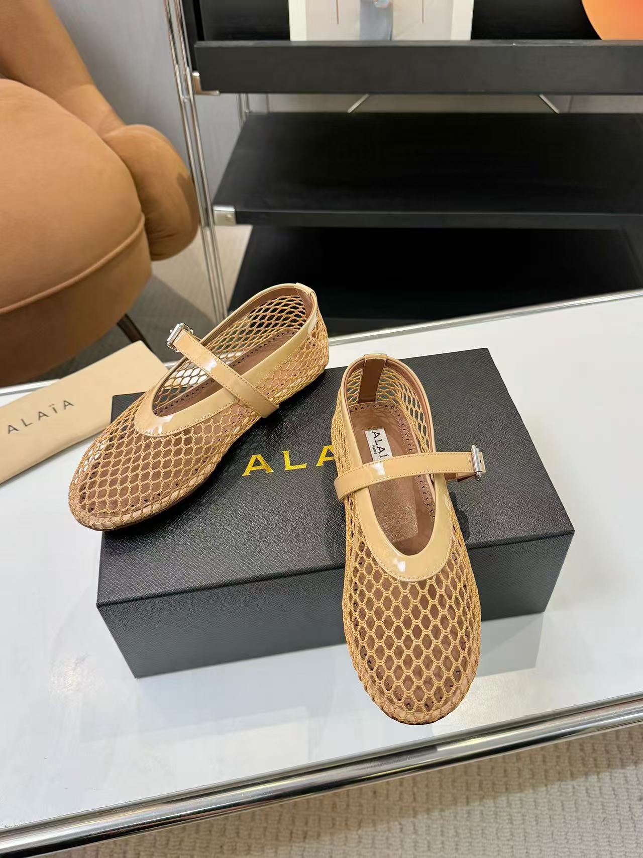 Alaia Shoes AAA(Women)-015