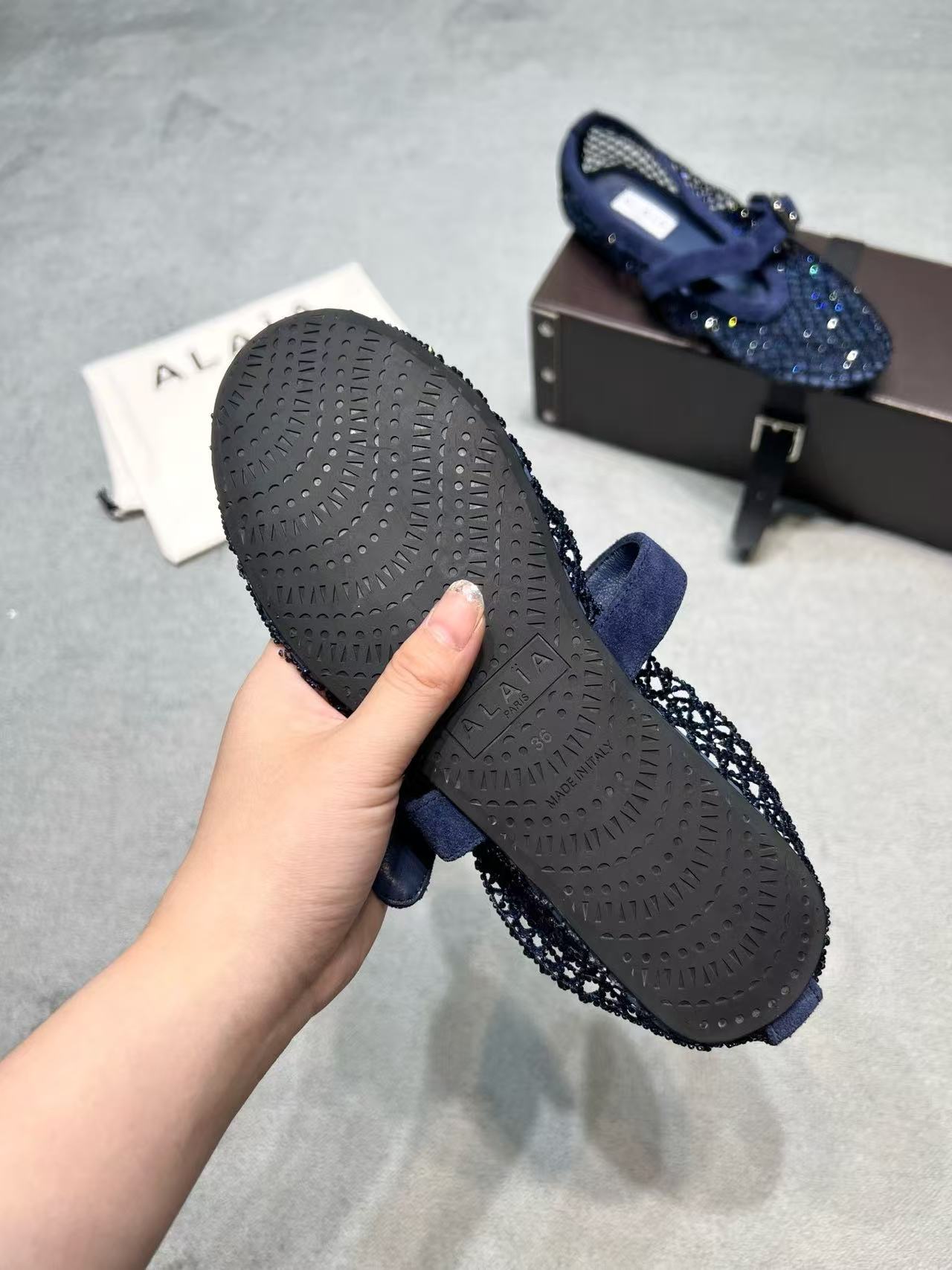 Alaia Shoes AAA(Women)-010