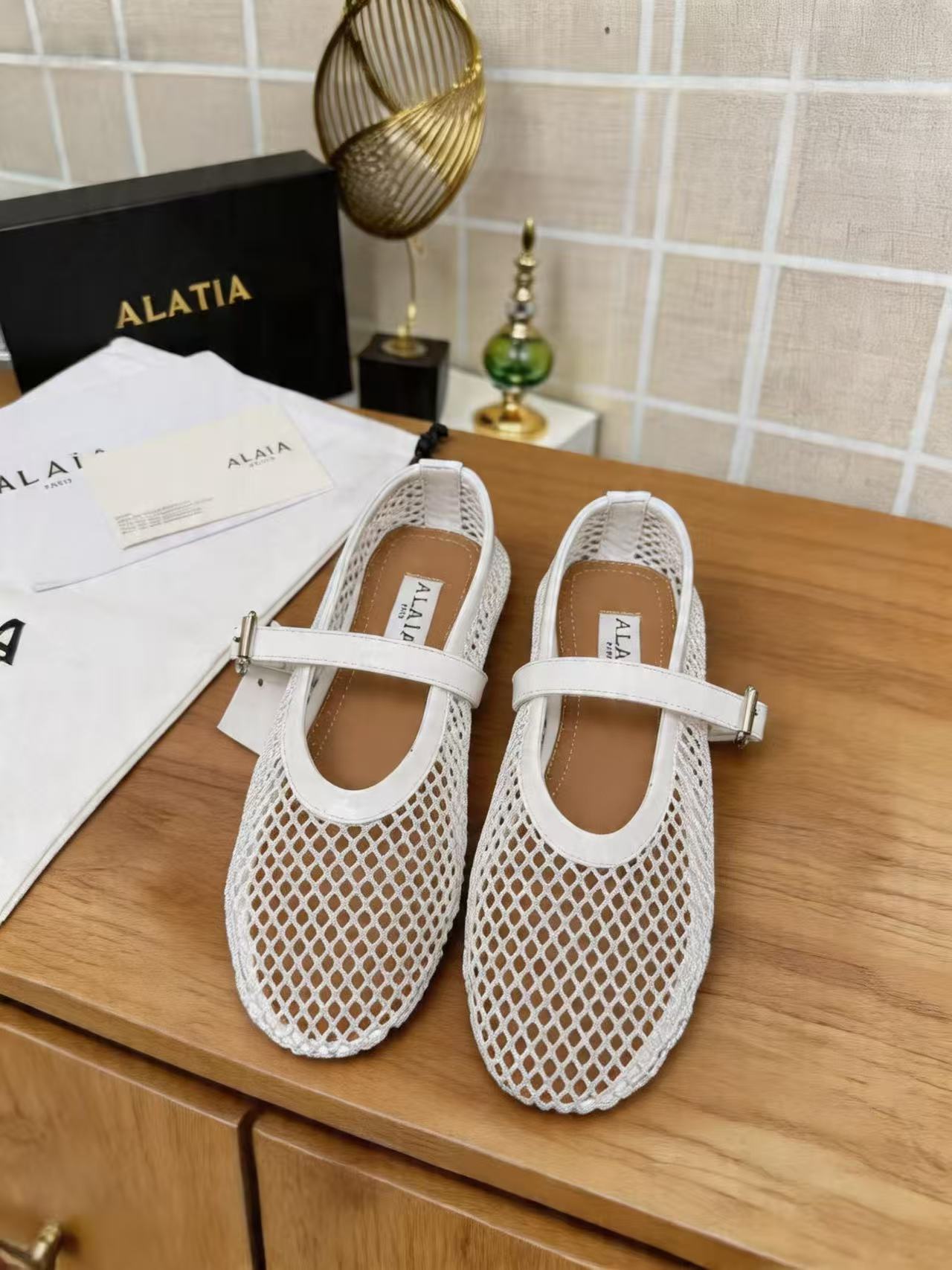 Alaia Shoes AAA(Women)-008