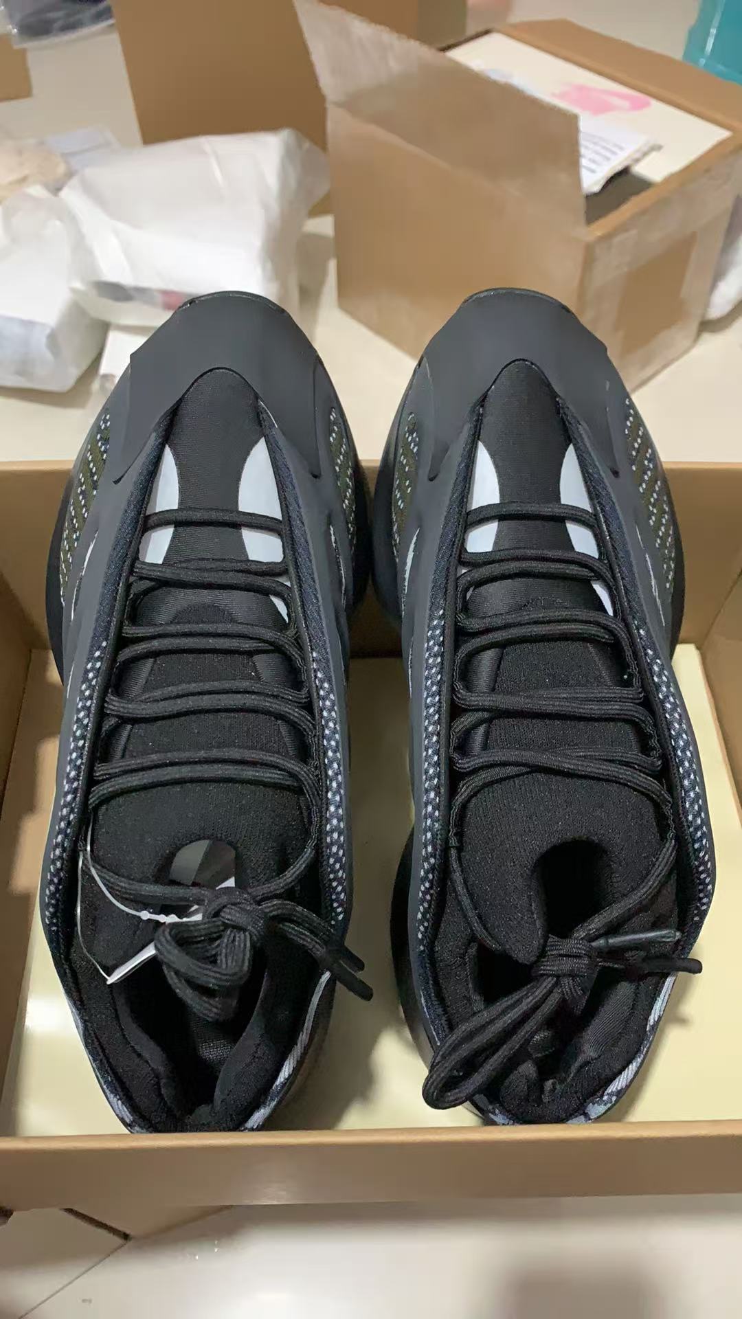 adidas originals Yeezy boost 700 V3 Alvah-001