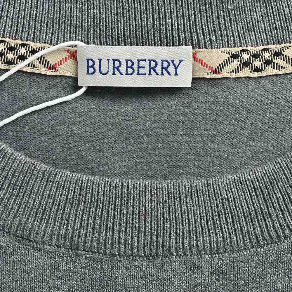 Burberry Sweater-033