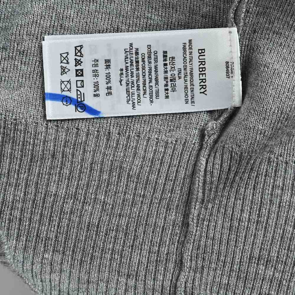 Burberry Sweater-054