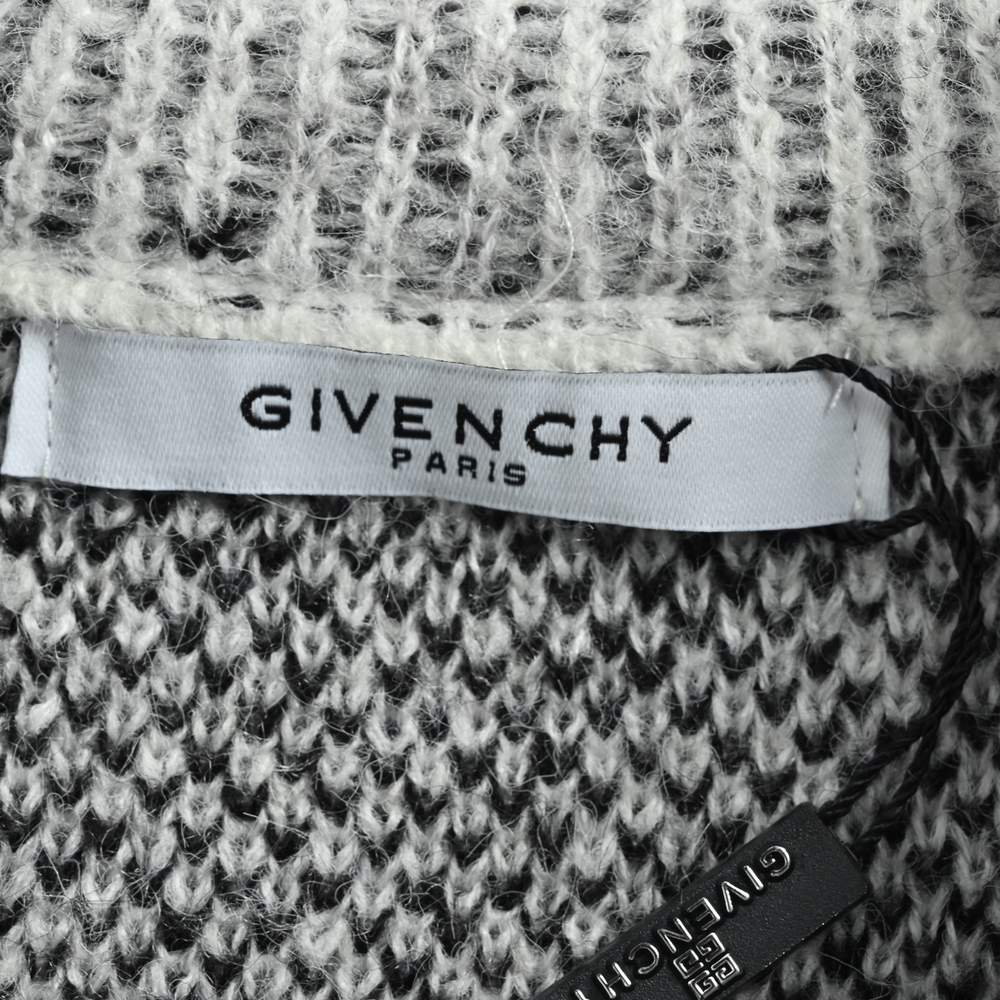 GIVENCHY Sweater-033