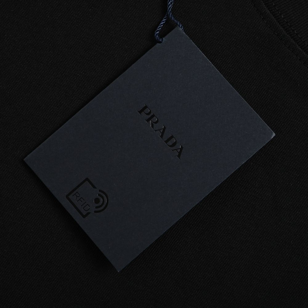 Prada T-shirts-640