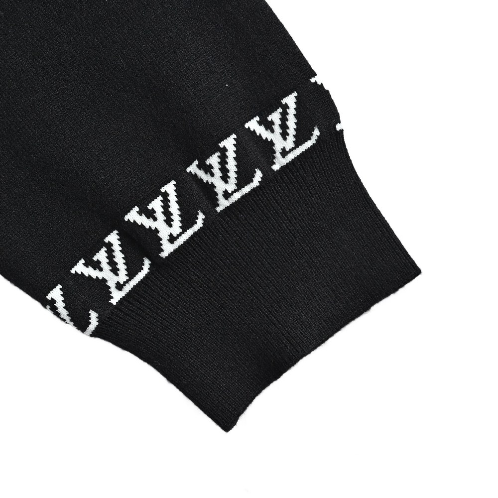 LV Sweater-471